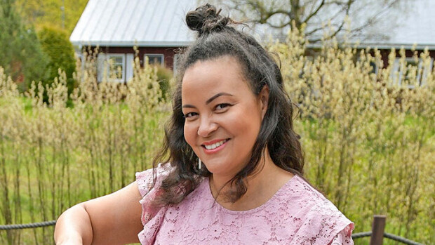Kuka on seuralainen? Lola Odusogan mysteerimatka alkoi erikoisesti: 'Pahoittakaas nyt ihmeessä mielenne' Lola Odusoga