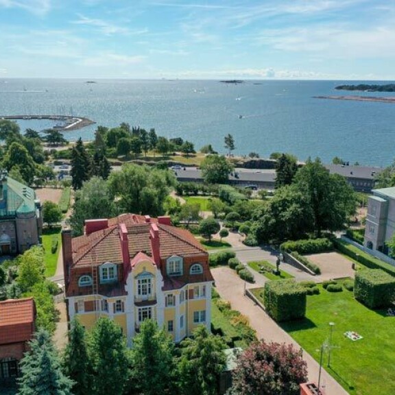 Rauramon miljoonakoti sijaitsee eteläisessä Helsingissä todellisella arvoalueella. Rauramon miljoonakoti sijaitsee eteläisessä Helsingissä todellisella arvoalueella.