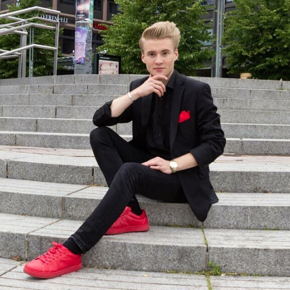 Aatu Itkonen on saanut raiskaussyytteen. Syytteen käsittelypäivä ei vielä ole tiedossa. Aatu Itkonen on saanut raiskaussyytteen. Syytteen käsittelypäivä ei vielä ole tiedossa.