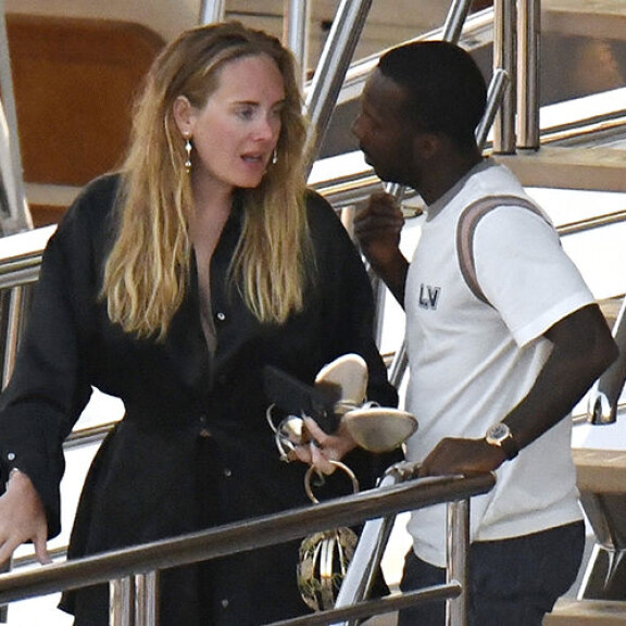 Adele näyttäytyi luksusjahdin kannella NBA-rakkaansa kanssa. A
