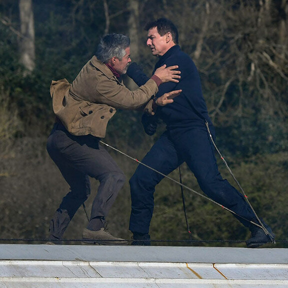 Tom Cruise tekee elokuviensa stuntit itse. Tässä kamppailukohtaus Mission Impossible 7 -leffan kuvauksista Englannissa. Mission Impossible