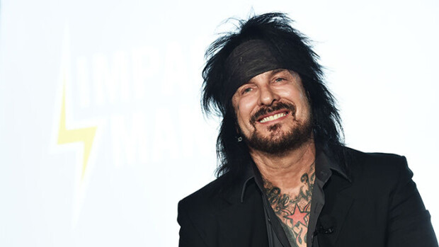Kohurokkari Nikki Sixx vaihtoi huumeet perhe-elämään – julkaisee Instagramissa kuvia vaimostaan ja lapsestaan Nikki Sixx