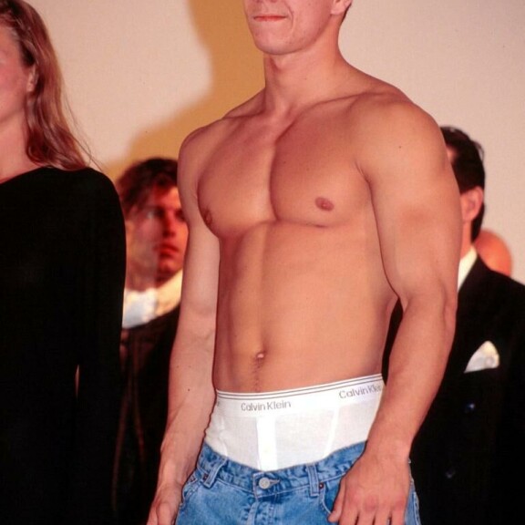 Mark Wahlberg ponnahti mallinuraltaan elokuvatähdeksi. mark wahlberg