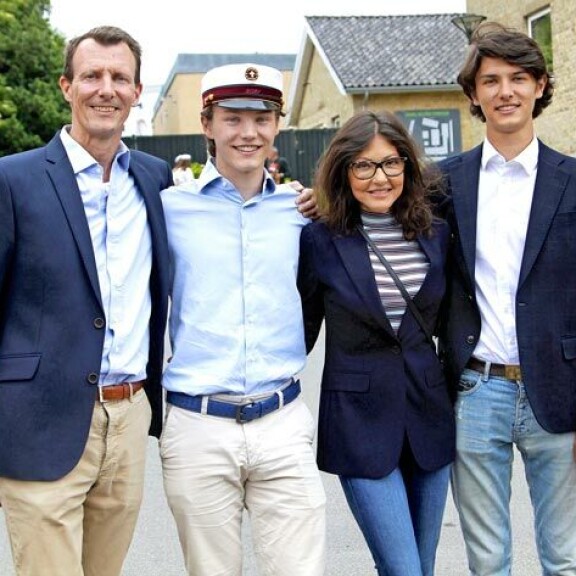 Prinssiveljesten vanhemmat Joachim ja Alexandra erosivat 17 vuotta sitten. Prinssiveljesten vanhemmat Joachim ja Alexandra erosivat 17 vuotta sitten.