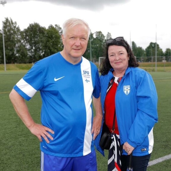 FC Jazzin perinteiseen jalkapalloturnaukseen osallistunut Olli Rehn ja hänen Merja-vaimonsa ovat olleet naimisissa vuodesta 1995 lähtien. Heillä on aikuinen tytär. FC Jazzin perinteiseen jalkapalloturnaukseen osallistunut Olli Rehn ja hänen Merja-vaimonsa ovat olleet naimisissa vuodesta 1995 lähtien. Heillä on aikuinen tytär.