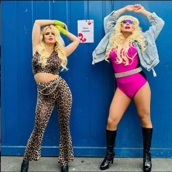 Erika Vikman on yksi Divetin suosituimpia hahmoja. Kuvassa Divet ja Erika festareiden bäkkärillä. – Erika on fanini ja minä hänen faninsa! Erika Vikman on yksi Divetin suosituimpia hahmoja. Kuvassa Divet ja Erika festareiden bäkkärillä. – Erika on fanini ja minä hänen faninsa!