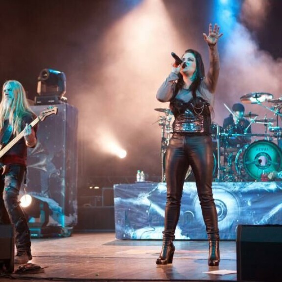 Anette lauloi Nightwishin riveissä viisi vuotta. Anette Olzon