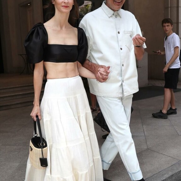 Jeff Goldblum on virkeä veijari. Emilie Livingston ja Jeff Goldblum