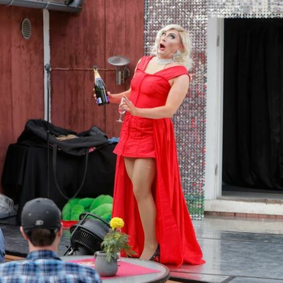Hik ja hellät tunteet! Tältä näyttää kohtalokas oopperatähti Karita Mattila drag-artisti Marko ”Divet” Vainion parodioimana.