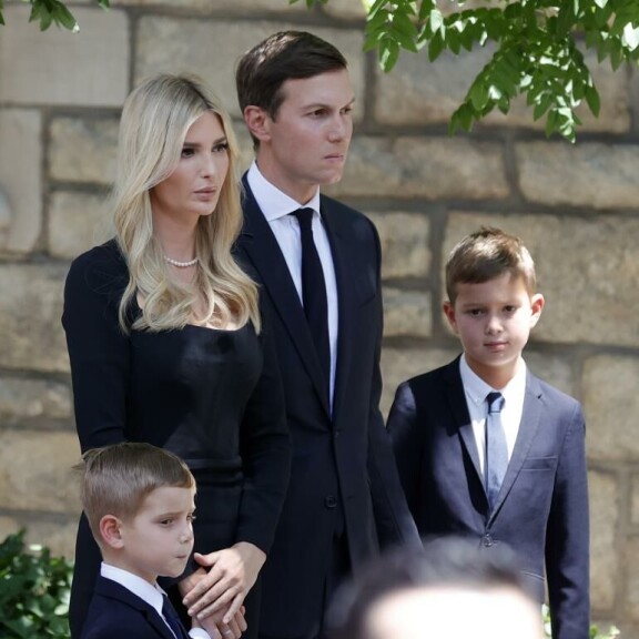 Ivanka Trump saapui hautajaisiin puolisonsa Jared Kushnerin ja lasten kanssa. ivanka Trump