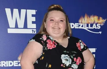 Painaa yli 124 kiloa! Lapsimissi Honey Boo Boo, 16, menee lihavuusleikkaukseen - tavoitepaino kaukana
