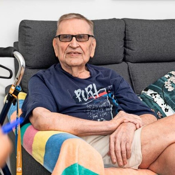 Yksin asuva Eino on kiitollinen laajasta lähiverkostaan, johon kuuluvat muun muassa hänen kymmenen lastenlastaan. Yksin asuva Eino on kiitollinen laajasta lähiverkostaan, johon kuuluvat muun muassa hänen kymmenen lastenlastaan.