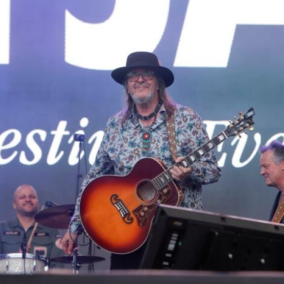 Hector esiintyi Kirjurinluodon konserttipuistossa. Hector esiintyi Kirjurinluodon konserttipuistossa.