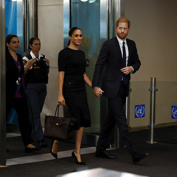 Harry vaikutti vaivautuneelta valokuvaajien edessä, mutta Meghanin hymy ei hyydy kameroiden edessä. Sussexin herttuapari Harry ja Meghan