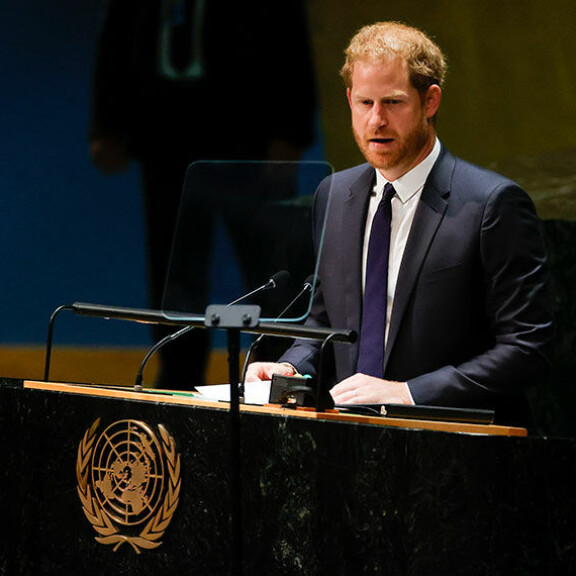 Skeptisimmät uskovat, että Harryn puheen kirjoittaja oli todellisuudessa Meghan-vaimo. Prinssi Harry