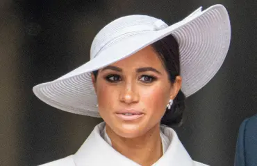 "Koppava ja huumorintajuton" - Prinssi Harryn ystävät haukkuvat Meghanin maanrakoon
