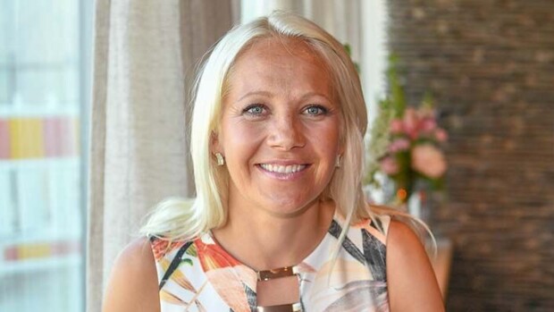 Vau, mikä festaripimu! Hiihtolegenda Kaisa Mäkäräinen yllätti biletyylillään - kuvat kaisa mäkäräinen