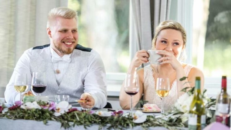 Ensitreffit alttarilla -Venlalta yllättävä avautuminen - yli vuosi etäsuhteessa: 'Joka toinen kysyy multa et muutetaanko Karlin kaa yhteen' ensitreffit alttarilla -Venla, ensitreffit alttarilla -karl