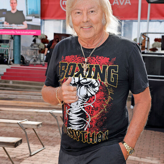 Danny poseerasi Seiskalle iloisena viime perjantaina Porissa. Iso D