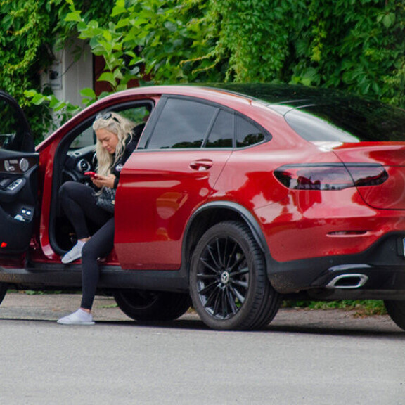 Sometushetken jälkeen matka jatkui, luultavasti kohti pääkaupunkiseutua. Erna Husko auto