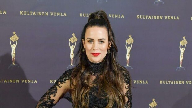 'Herrainvuonna 2022' - Martina Aitolehden ja kumppaneiden bailaus Ibizalla aiheutti pahennusta martina aitolehti