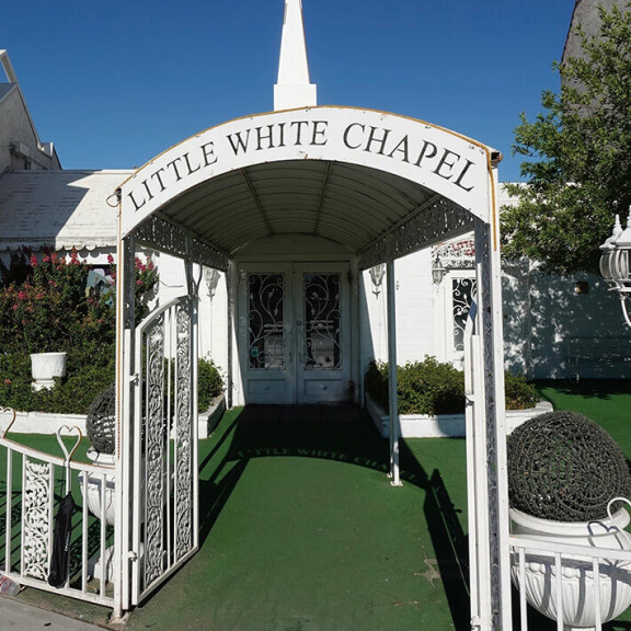 Sinead O'Connor, Britney Spears, Sarah Michelle Gellar, Bruce Willis ja Demi Moore ovat myös avioituneet samassa kappelissa. Las Vegas Little White Chapel