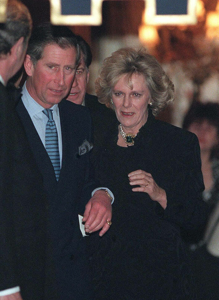 Charles ja Camilla tekivät suhteestaan julkisen tammikuussa 1999. Prinssi Charles ja Camilla Parker-Bowles