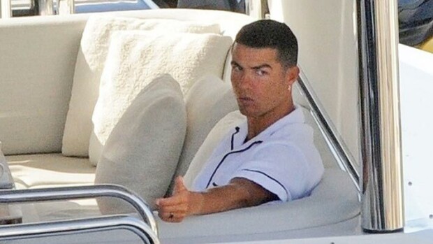 Cristiano Ronaldo ökyili Ibizan auringon alla – Georgina-rakas pikkubikineissä huvijahdilla Ronaldo