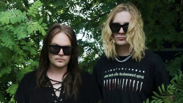 Blind Channel -muusikoita ei nähdä lavalla shortseissa: ”Keikkamme jälkeen haisee pekoni” Blind Channel