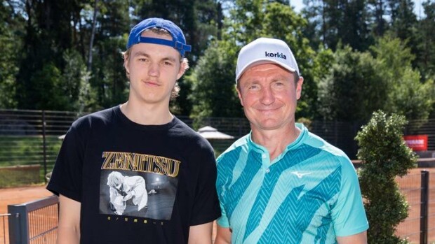 NHL-legenda Jere Lehtinen ottaa mittaa Joel-pojastaan pelikentillä: ”Pärjään vielä juuri ja juuri” Joel ja Jere Lehtinen