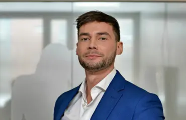 Bachelor-Timolla uusi rakas? Katso kuvat kauniista blondista