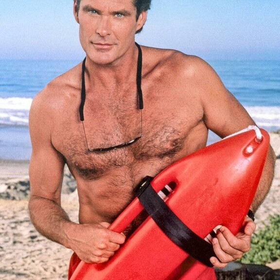 Skandaaleita ja maailmanennätys! 70 vuotta täyttävän David Hasselhoffin uran tarinat David Hasselhoff