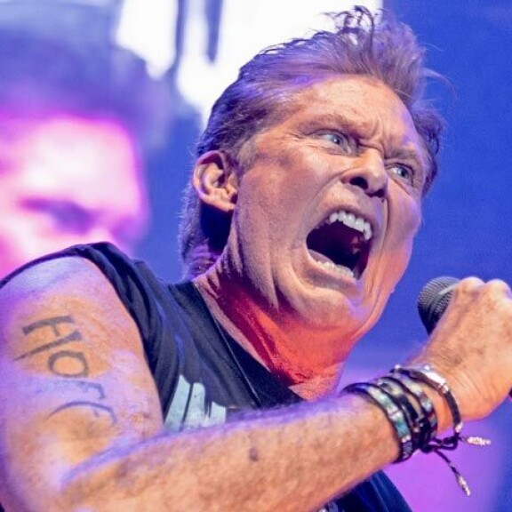 Skandaaleita ja maailmanennätys! 70 vuotta täyttävän David Hasselhoffin uran tarinat David Hasselhoff