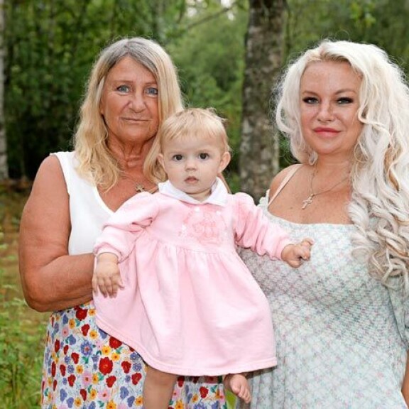 Isabelle-tyttären tulevaisuus on epävarma. Johannan mukaan tytär olisi tällä hetkellä hoidossa Marja-isoäitinsä luona. Isabelle-tyttären tulevaisuus on epävarma. Johannan mukaan tytär olisi tällä hetkellä hoidossa Marja-isoäidin luona.