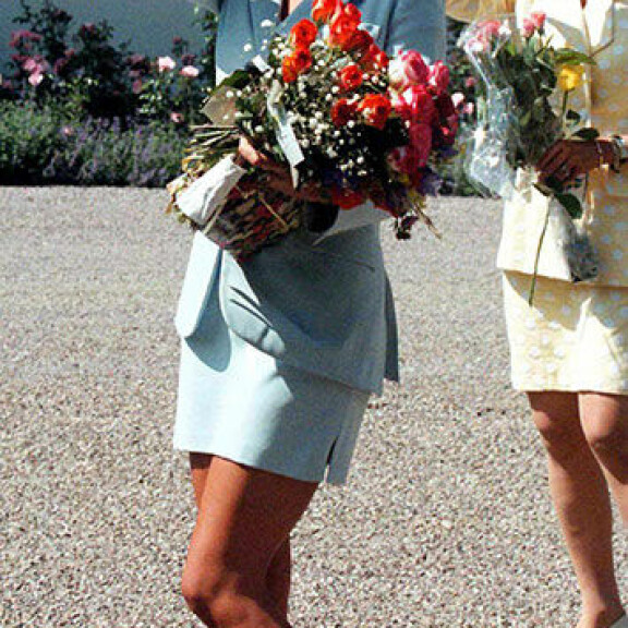 Kruununprinsessa Victoria täyttää 45 vuotta - nostalgiset synttärikuvat kertovat kasvutarinan herkästä teinistä rakastetuksi kruununperijäksi Ruotsin kruununprinsessa Victoria
