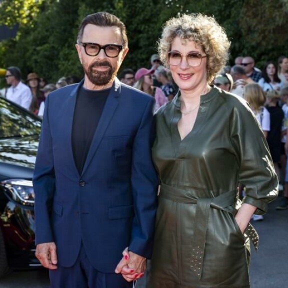 Björn ja uusi kultansa Christina edustivat punaisella matolla käsikkäin. Björn Ulvaeus, Christina Sas