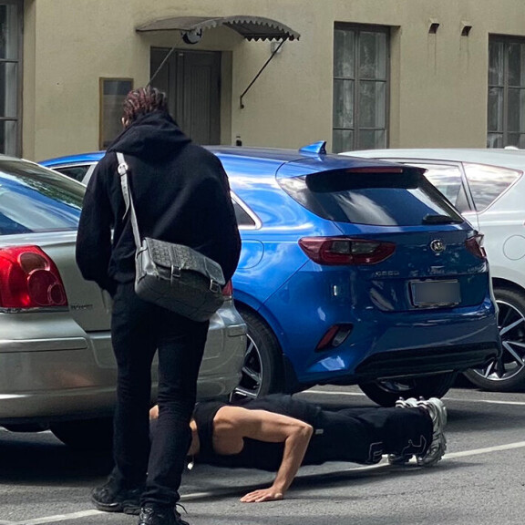 Räppäri DAVI seurasi kaverinsa jumppatuokiota lähietäisyydeltä. a