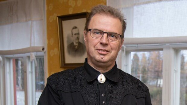 Viikon Kääk-juorut: Markku ”Hirvaskankaan MacGyver” Saukko saneerasi katua – kuva! Markku Saukko