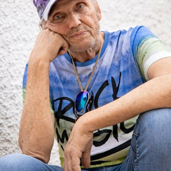 Huhtikuussa Jorma täytti 76, vaikka uskoi, ettei näkisi syntymäpäiväänsä.Keuhkofibroosin oireet olivat pahentuneet entisestään kevään alussa. Huhtikuussa Jorma täytti 76, vaikka uskoi, ettei näkisi syntymäpäiväänsä.Keuhkofibroosin oireet olivat pahentuneet entisestään kevään alussa.