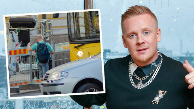 Apua! Räppäri Redrama oli jäädä bussin alle Turun keskustassa - dramaattiset kuvat Redrama