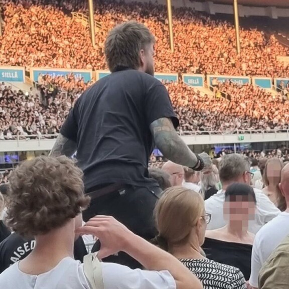 Veronica Verhon sohvaperunarakas Juhani Koskinen villiintyi – järjestyksenvalvoja joutui puuttumaan käytökseen Juhani Koskinen