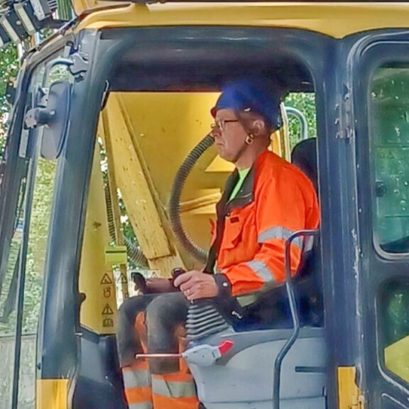 Viikon Kääk-juorut: Markku ”Hirvaskankaan MacGyver” Saukko saneerasi katua – kuva! Markku Saukko