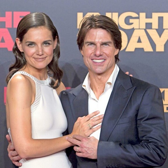 Katie Holmes sai tarpeekseen Tomin oudosta uskonlahkosta ja vei parin Suri-tyttären turvaan kultin vaikutuksilta. Katie Holmes sai tarpeekseen Tomin oudosta uskonlahkosta ja vei parin Suri-tyttären turvaan kultin vaikutuksilta.