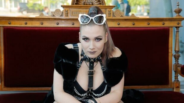 Laulaja Bess julkaisi rajun ulostulon kokemastaan häirinnästä: 'Se saatana loppuu'