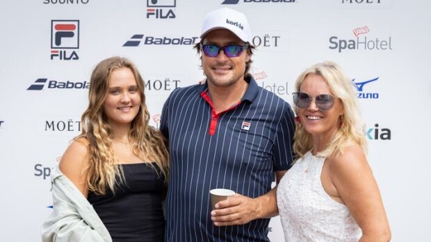 Teemu Selänteen perheessä muutoksia: ”On pieni shokki” Veera, Teemu ja Sirpa Selänne