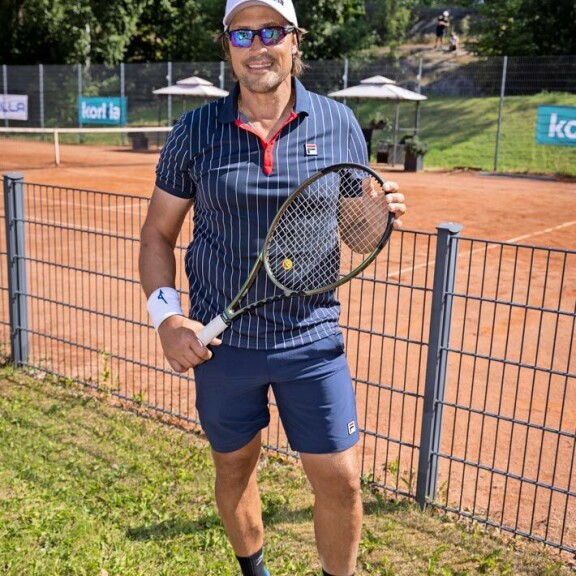 Bermuda-tennisturnaus Helsingin Kalastajatorpalla on Teemulle yksi kesän kohokohdista. – Vanhojen tuttujen näkeminen ja heidän kanssaan pelaaminen on parasta. Bermuda-tennisturnaus Helsingin Kalastajatorpalla on Teemulle yksi kesän kohokohdista. – Vanhojen tuttujen näkeminen ja heidän kanssaan pelaaminen on parasta.
