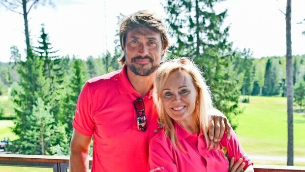 Sirpan herkkuruoka ällöttää Teemua – Selänteillä liesi lämpenee usein Teemu ja Sirpa Selänne