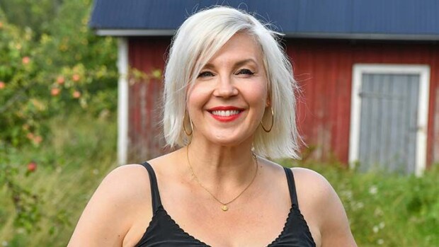 Vappu Pimiä esitteli trendikkään taitonsa uimapuvussa - Susanna Lainekin innostui Vappu Pimiä