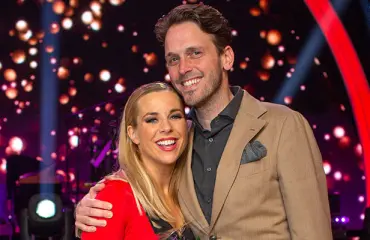 Lempi leiskuu! Krista Siegfrids pusuttelee Rutger-rakasta tuoreissa kuvissa: "Kuumin pari"