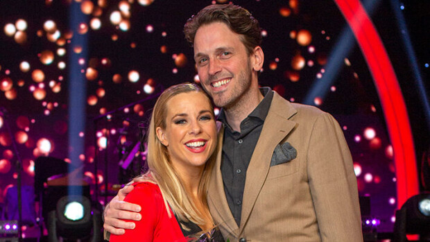 Lempi leiskuu! Krista Siegfrids pusuttelee Rutger-rakasta tuoreissa kuvissa: 'Kuumin pari' Krista ja Rutger